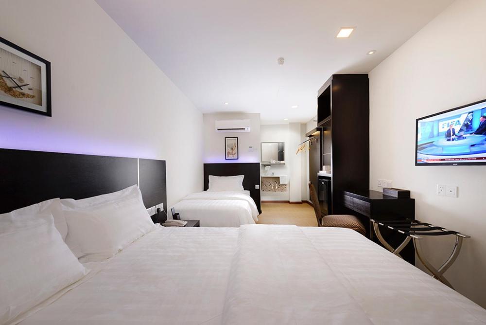 Ernes Hotel Bayu Mutiara Bukit Mertajam Exterior photo